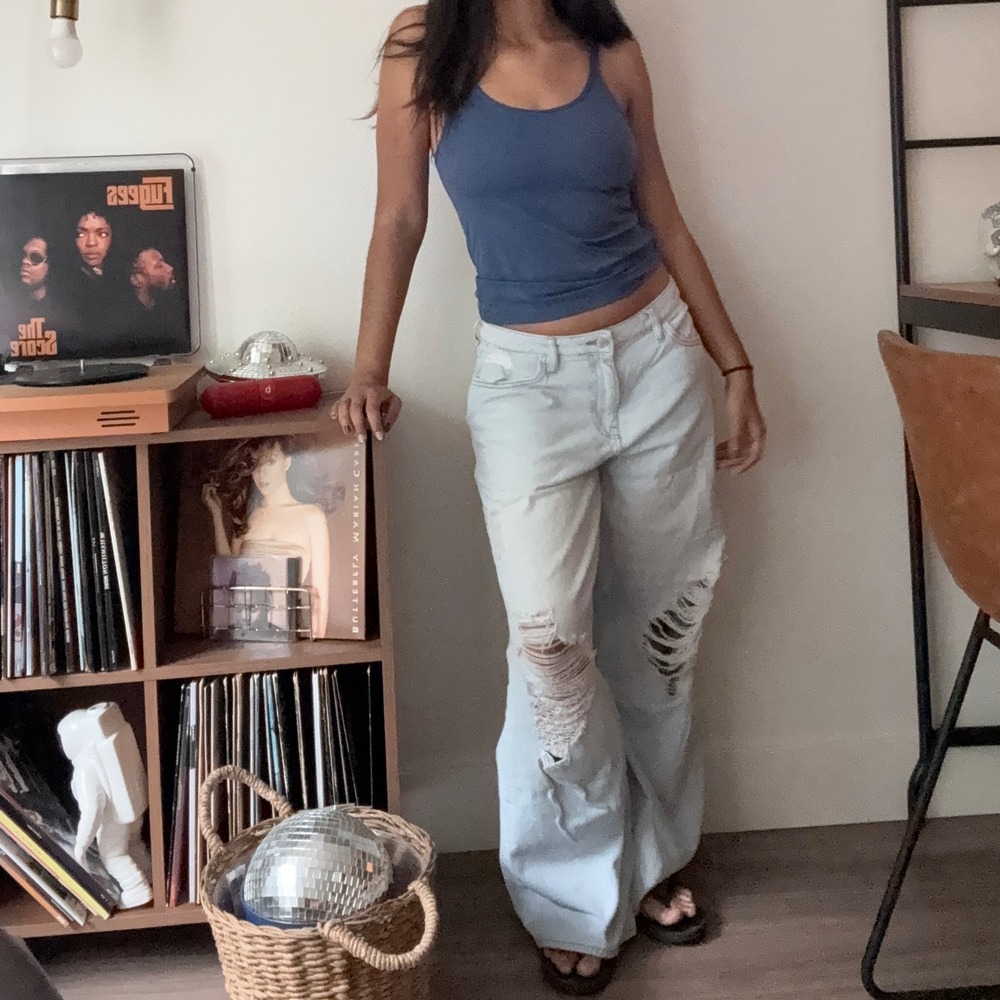 Forever 21 90s Fit Light Wash Distressed Wide Leg Jeans Size 30 Blue Baggy